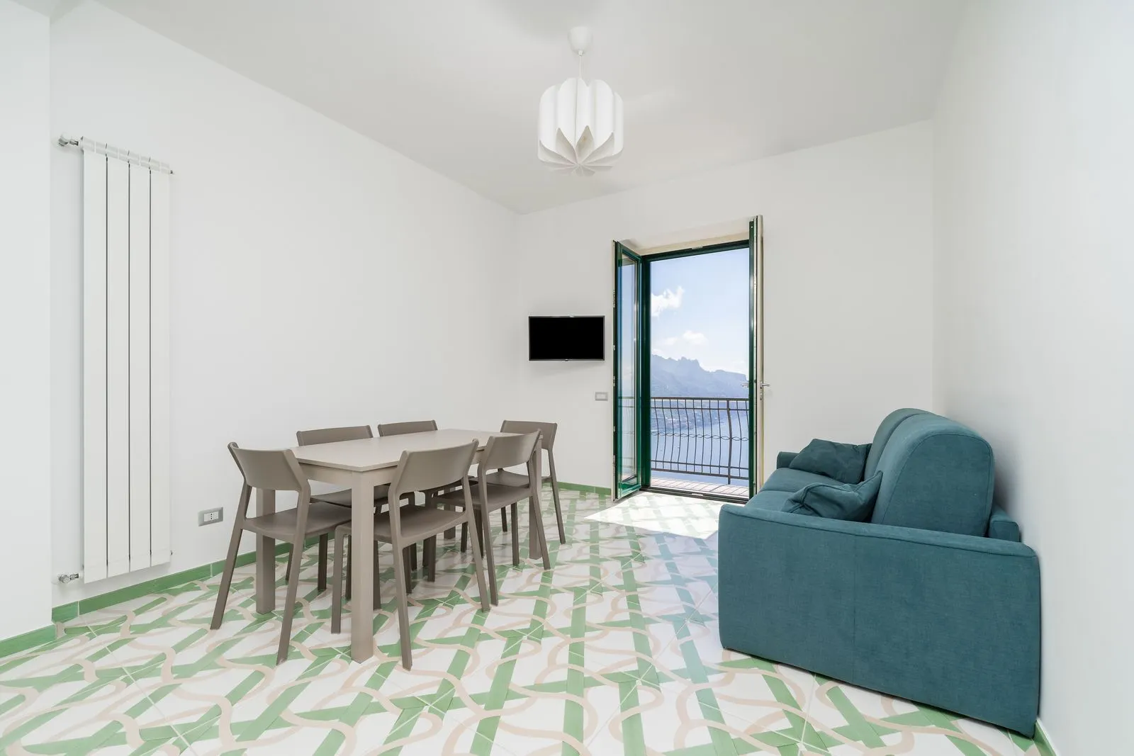 Vista spettacolare sul mare della Costiera Amalfitana dal balcone di Casa Ferdimena
